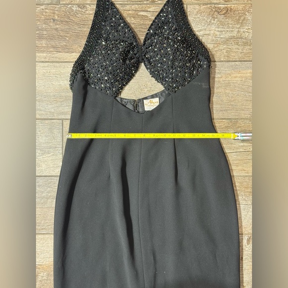 Elegant Black Evening Dress - Picture 10 of 13